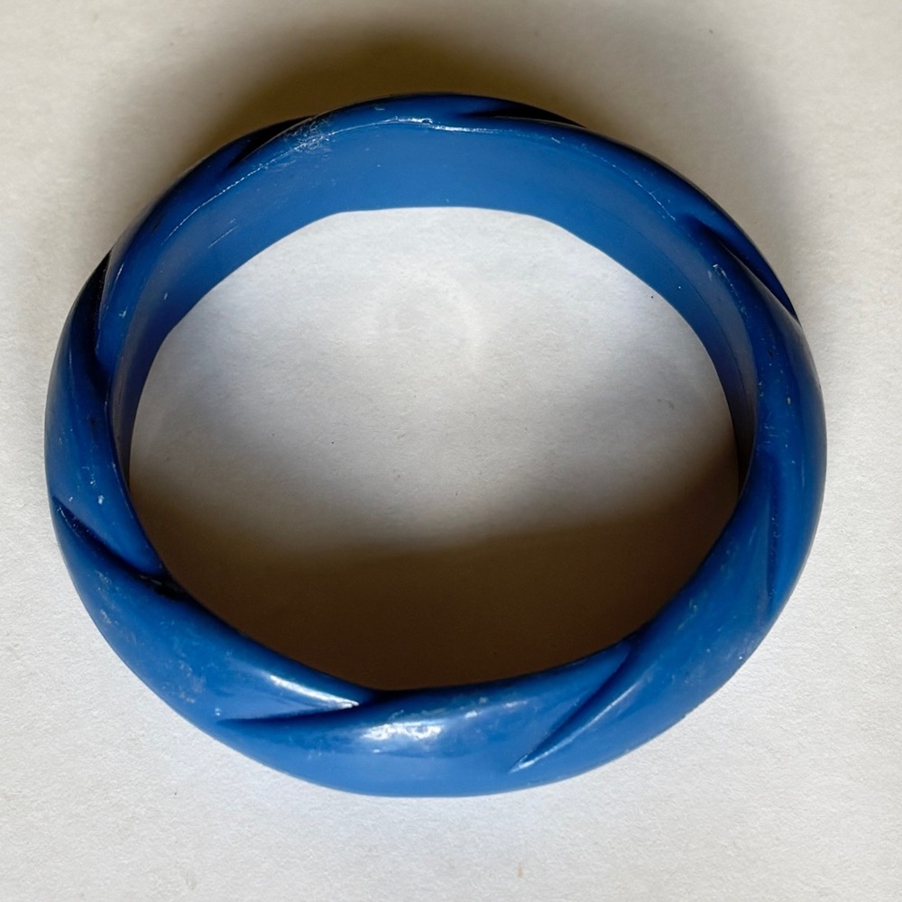 Vintage 1950s–60s Blue Twisted Bakelite Style Bangle Bracelet